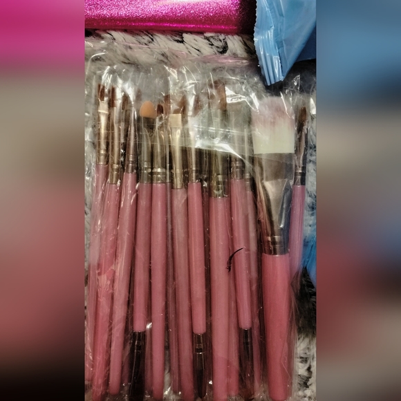 Skincare/ Make-Up Bundle - Picture 3 of 6